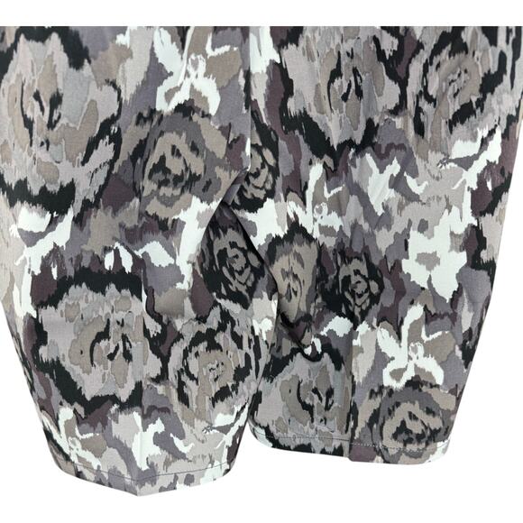 Isaac Mizrahi Live! Petite 24/7 Stretch Bermuda Shorts Black Floral 6 Petite - Picture 3 of 9